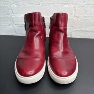 Kenneth Cole Kiera High Top Sneaker Boot 8.5 Sporty Chic Street Style Minimalist